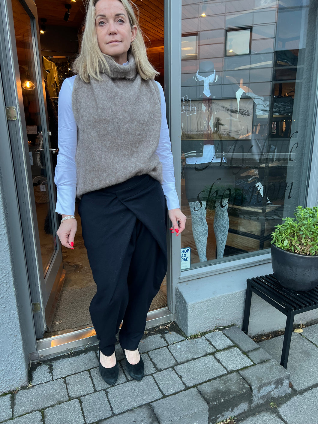 Drapy tailoring overlap pants Talli Midnight