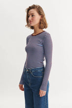 Load image into Gallery viewer, Ludmilla LS Tee Bordeaux Frozen Fjord
