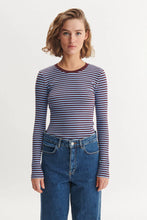 Load image into Gallery viewer, Ludmilla LS Tee Bordeaux Frozen Fjord
