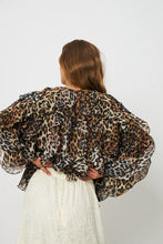Load image into Gallery viewer, RyaCras Blouse Urban Leo
