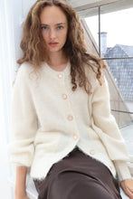 Load image into Gallery viewer, Steviecras cardigan - off white
