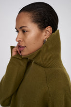 Load image into Gallery viewer, Celly Pure wool roll neck sweater I Fern green
