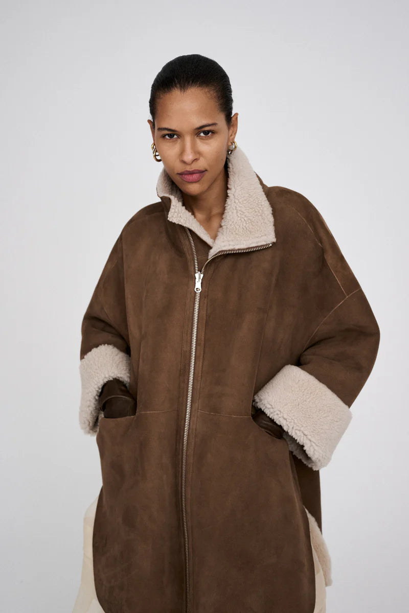 Ejsa Shearling coat I Dark brown natural combo