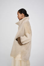 Load image into Gallery viewer, Ejsa Shearling coat I Dark brown natural combo
