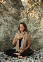 Hlaða mynd inn í gallerískoðara, Laya Scarf Beige Wool

