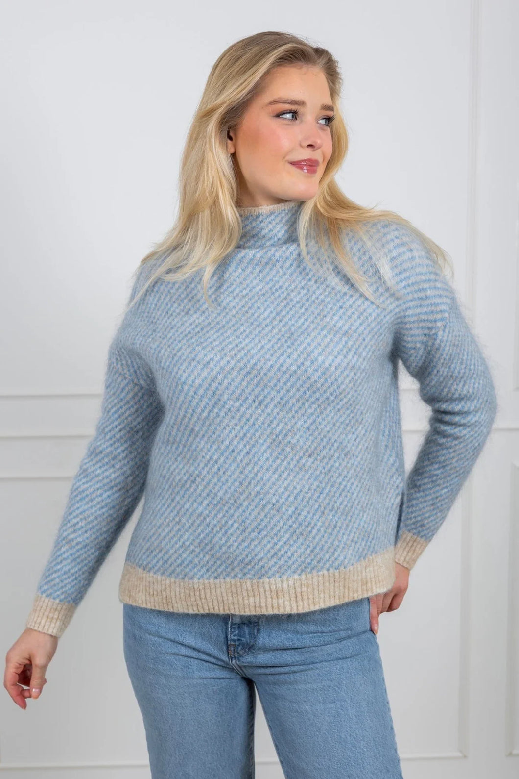 Capella knit T Neck