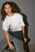 Hlaða mynd inn í gallerískoðara, CocoCC Chic Box Tee
