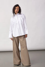 Hlaða mynd inn í gallerískoðara, DaliaCC Oversize Shirt White
