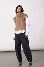 Hlaða mynd inn í gallerískoðara, Fera Faux Collar Creme
