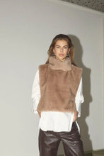 Hlaða mynd inn í gallerískoðara, Fera Faux Collar Creme
