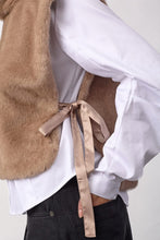 Hlaða mynd inn í gallerískoðara, Fera Faux Collar Creme
