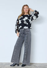 Hlaða mynd inn í gallerískoðara, FleurCC Fluffy Blouse Black
