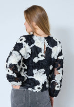 Hlaða mynd inn í gallerískoðara, FleurCC Fluffy Blouse Black
