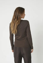Hlaða mynd inn í gallerískoðara, GrannyCC Embroidery LS Tee Dark Brown
