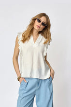 Load image into Gallery viewer, Heracc Frill v top White
