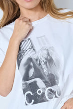 Hlaða mynd inn í gallerískoðara, MadinaCC Oversize Tee
