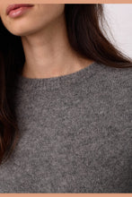 Hlaða mynd inn í gallerískoðara, RogerCC O Neck Knit Grey Melange
