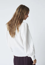 Hlaða mynd inn í gallerískoðara, Shinacc V Blouse Off White
