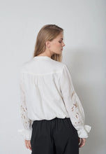 Load image into Gallery viewer, Stinacc Emb Blouse Off White

