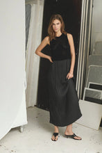 Load image into Gallery viewer, TammyCC Plisse Mix Dress Black
