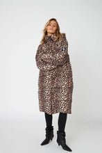 Load image into Gallery viewer, CamiCras Puffer jacket Leo
