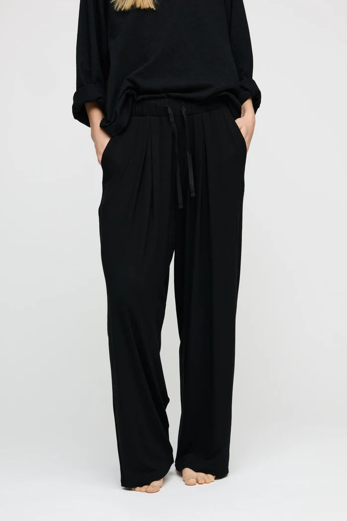 Devote Pants Black