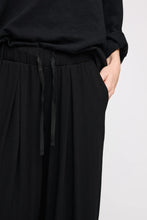 Hlaða mynd inn í gallerískoðara, Devote Pants Black
