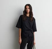 Load image into Gallery viewer, Arkai Drape Tee Black
