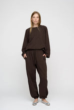 Hlaða mynd inn í gallerískoðara, Earth Sweat Dark Brown
