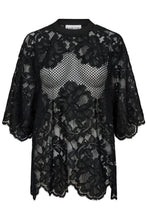 Hlaða mynd inn í gallerískoðara, Curvey Lace Hem Tee Black

