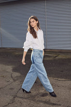 Load image into Gallery viewer, Flip Waist Pocket Jeans Bleached Denim
