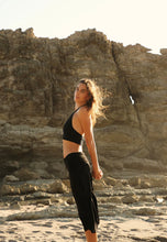 Load image into Gallery viewer, Pure Capri Shorts Black
