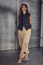 Load image into Gallery viewer, Air Zip Pant Walnut
