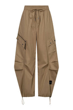 Load image into Gallery viewer, Air Zip Pant Walnut
