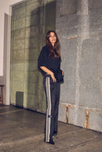 Hlaða mynd inn í gallerískoðara, Baggy Days Track Pant Black
