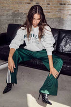 Load image into Gallery viewer, Baggy Track Pants Sporty Green
