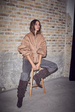 Hlaða mynd inn í gallerískoðara, Bailey Zipper Bomber Dessert
