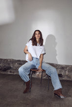 Hlaða mynd inn í gallerískoðara, Barrel Front Pocket Jeans Bleached

