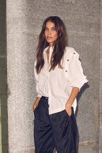 Hlaða mynd inn í gallerískoðara, Button Sleeve Shirt White
