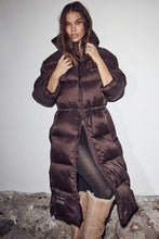 Load image into Gallery viewer, Climb Long Puffer Jacket Mocca
