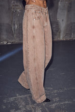 Load image into Gallery viewer, Drew Barrel Panel Jeans Camel
