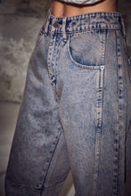 Hlaða mynd inn í gallerískoðara, Drew Barrel Panel jeans Mocca
