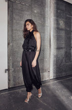 Hlaða mynd inn í gallerískoðara, Evita Crop Haram Pant Black
