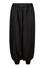 Hlaða mynd inn í gallerískoðara, Evita Crop Haram Pant Black
