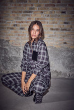 Load image into Gallery viewer, Haute Check Badge Shirt Black
