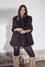 Hlaða mynd inn í gallerískoðara, Lagotto Fur Vest Mocca
