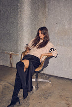 Load image into Gallery viewer, Maxi Split Logo Sweat Beige
