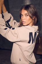 Load image into Gallery viewer, Maxi Split Logo Sweat Beige
