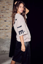 Hlaða mynd inn í gallerískoðara, Maxi Split SS Logo Sweat Beige
