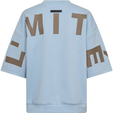 Load image into Gallery viewer, Maxi Split SS Logo Sweat Pale Blue

